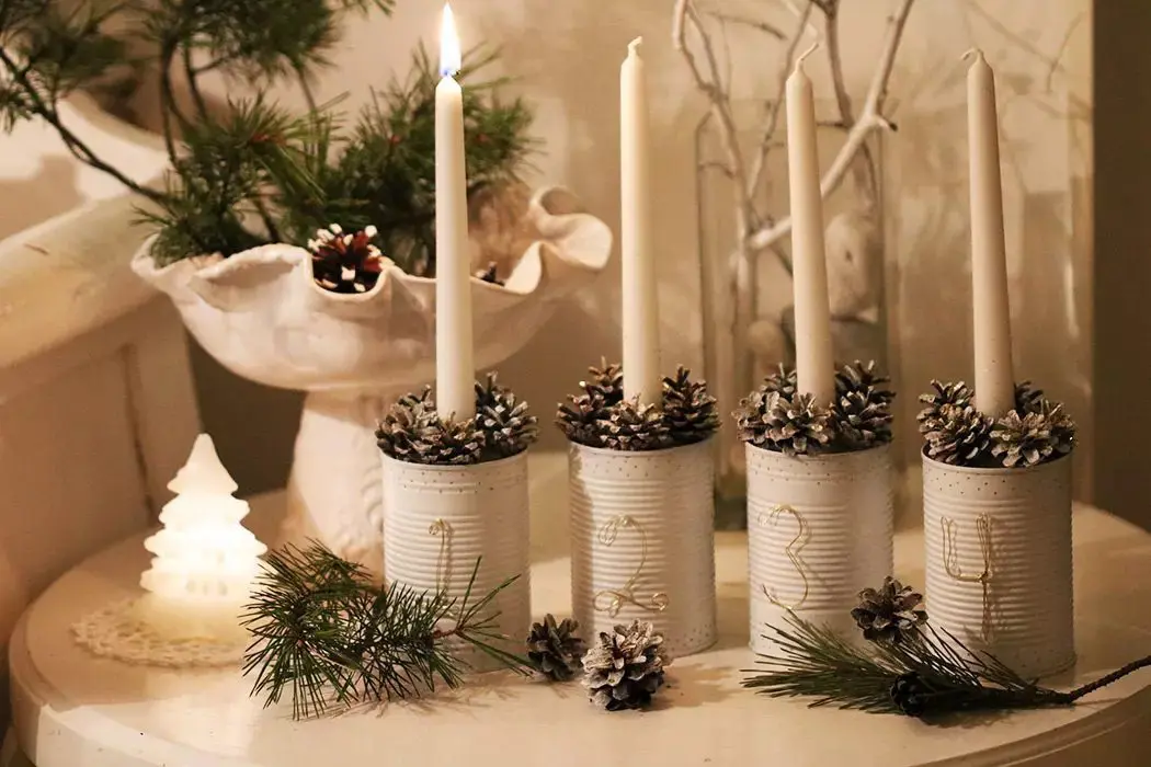 Adventsljusstake levande ljus