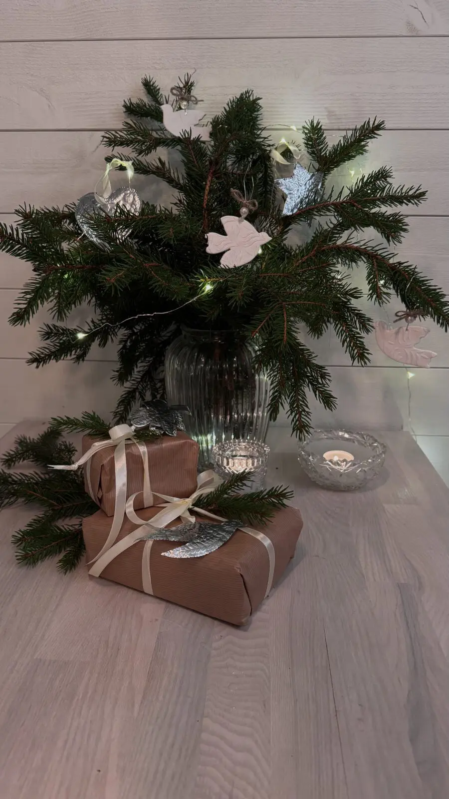 Diy julhängen i vit lera och silvermetall Diykit från CC hobby