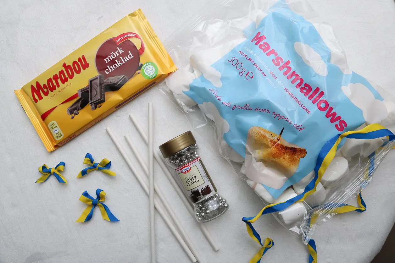Marschmallows, choklad, sugrör