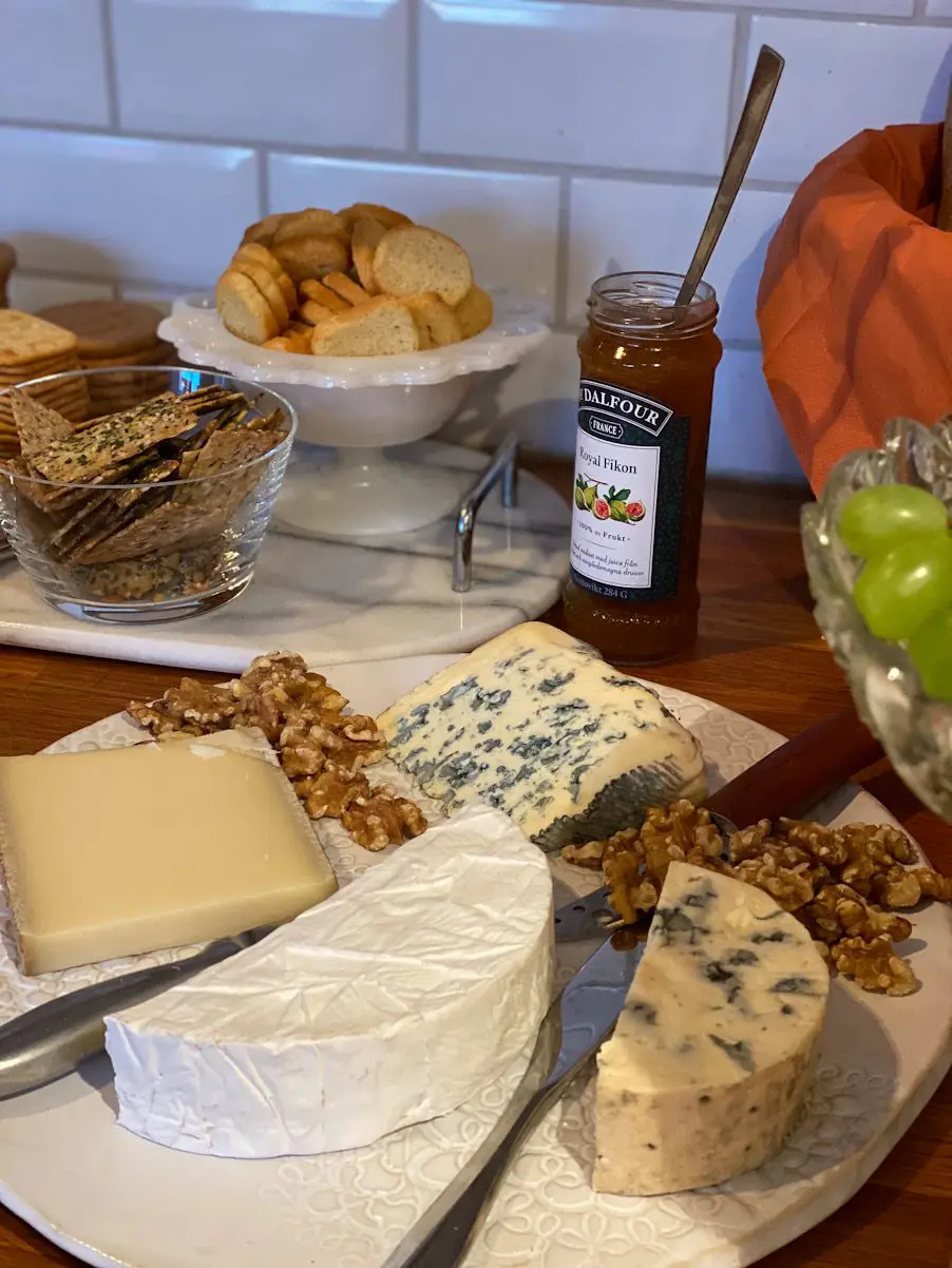 Buffé recept med Ostbricka, kex, valnötter och fikonmarmelad – klassisk kombination