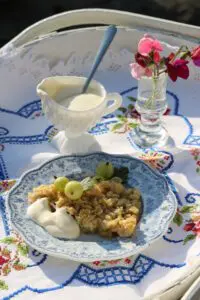 Krusbärspaj med kardemumma - enkel smulpaj med ljuvlig smaka av sommar