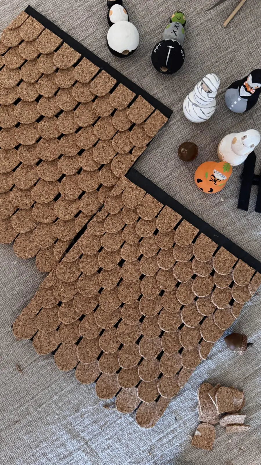 Spökhusets tak dekorerat med tegelplattor