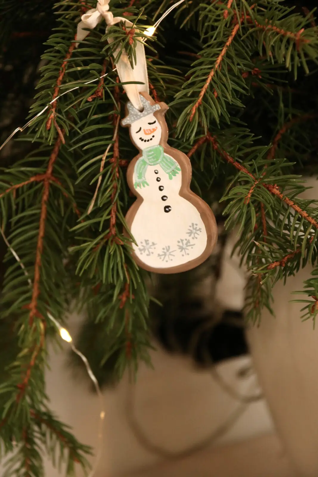 Snögubbe i lera med Sharpie