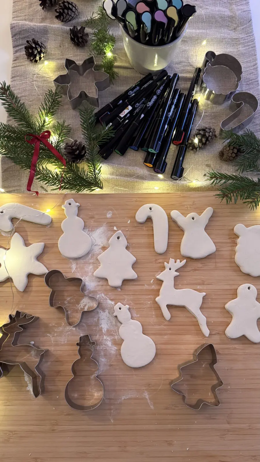 Låt julfigurerna i lera torka plant i ett dygn