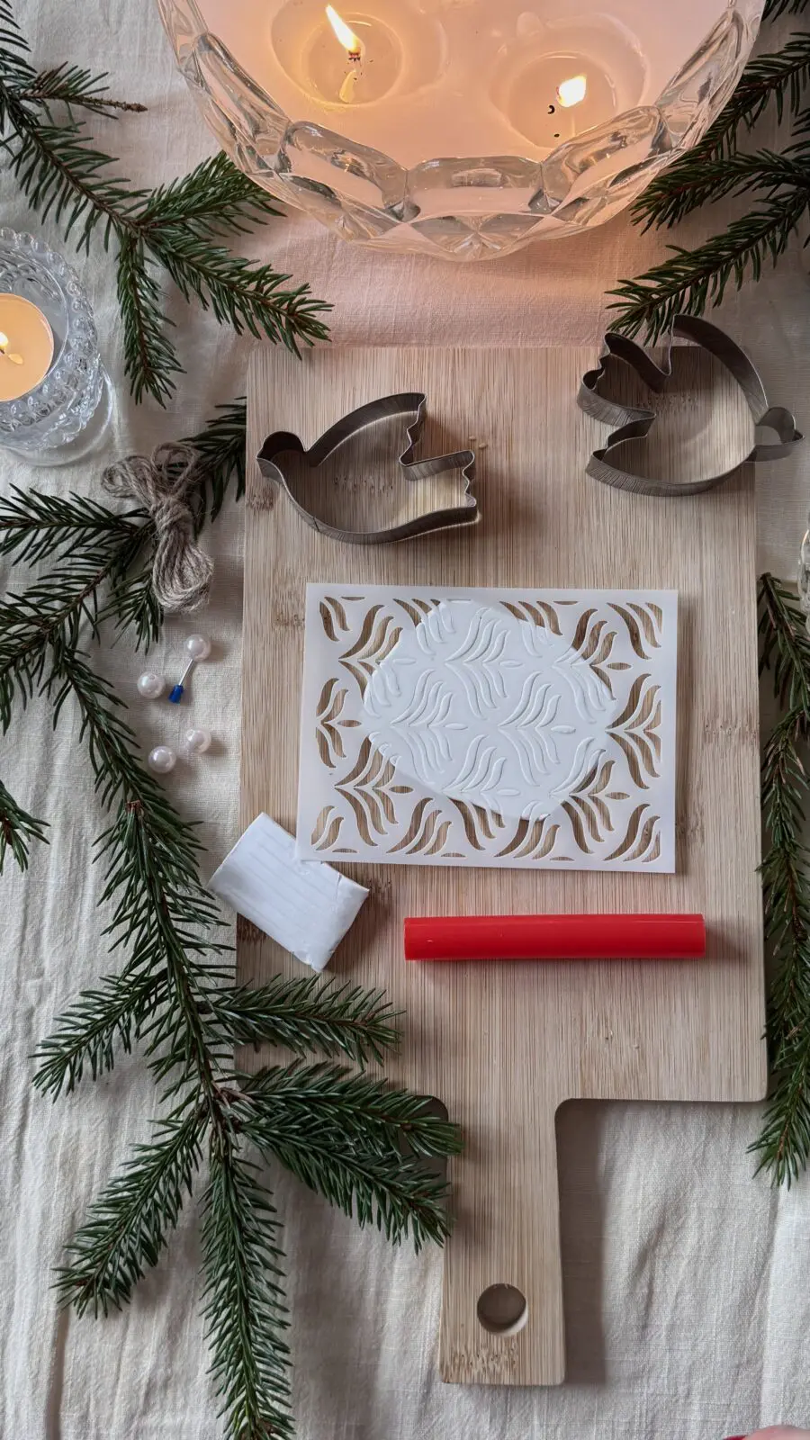 Kavla lera, tryck in mönstret i leran