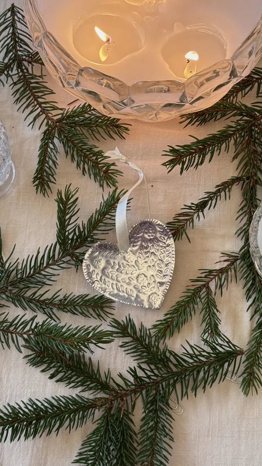 Metallhjärta till gran och paket