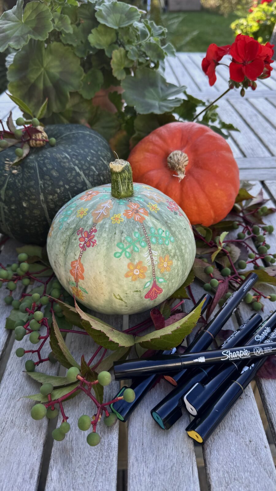 Minipumpa målad med Sharpie penselpennor