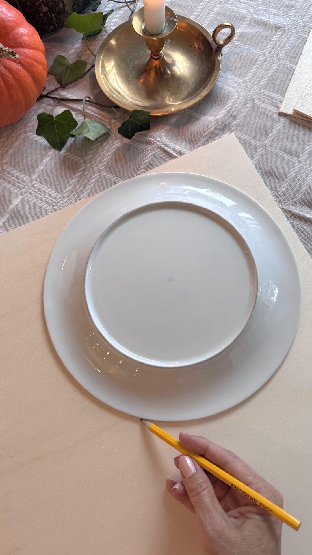 Rita en platta med form av tallrik