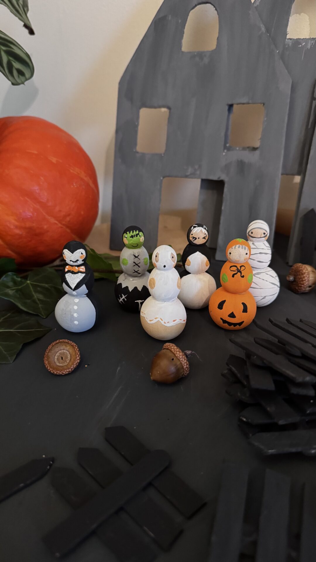 Halloweenfigurer i trä