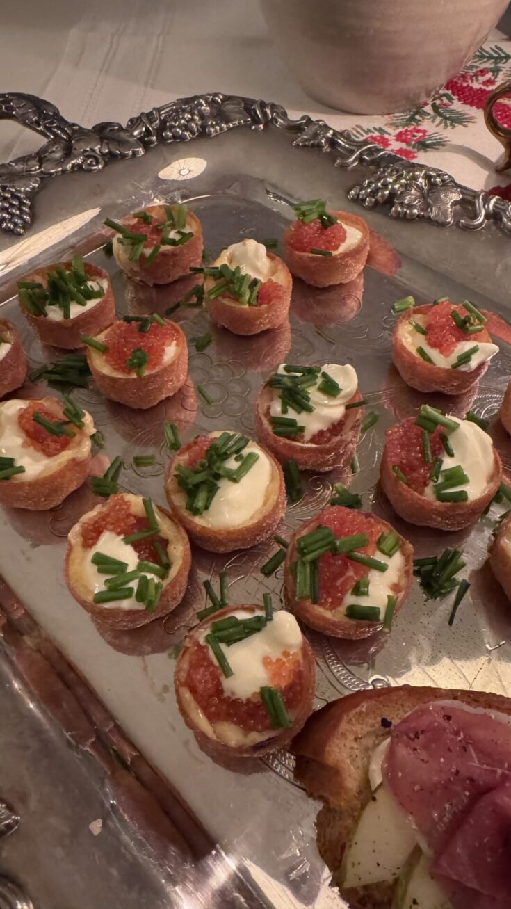 Västerbotten crustader med rom, cremefraish, gräslök